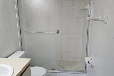 Condo in Saint Petersburg, Florida, 2 bedrooms № 2104466 - photo 15