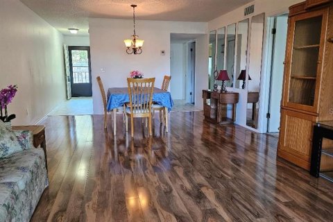 Condo in Saint Petersburg, Florida, 2 bedrooms № 2104466 - photo 3