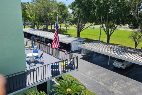 Condo in Saint Petersburg, Florida, 2 bedrooms № 2104466 - photo 24