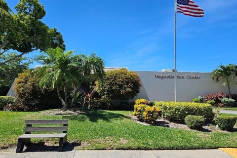 Condo in Saint Petersburg, Florida, 2 bedrooms № 2104466 - photo 29