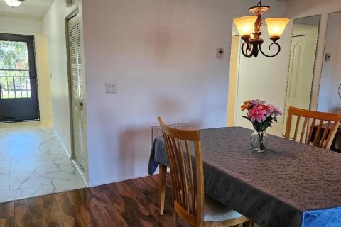 Condo in Saint Petersburg, Florida, 2 bedrooms № 2104466 - photo 6