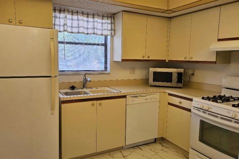 Condo in Saint Petersburg, Florida, 2 bedrooms № 2104466 - photo 7