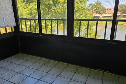 Condo in Saint Petersburg, Florida, 2 bedrooms № 2104466 - photo 20