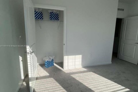 House in Clermont, Florida 4 bedrooms № 1943626 - photo 11