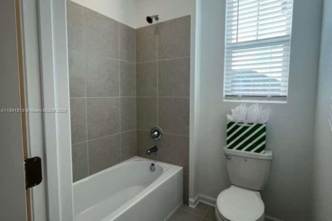 House in Clermont, Florida 4 bedrooms № 1943626 - photo 10