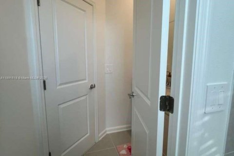 House in Clermont, Florida 4 bedrooms № 1943626 - photo 5