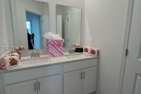 House in Clermont, Florida 4 bedrooms № 1943626 - photo 13