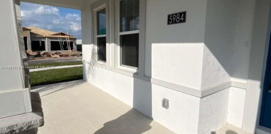 House in Clermont, Florida 4 bedrooms № 1943626