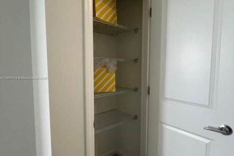 House in Clermont, Florida 4 bedrooms № 1943626 - photo 6