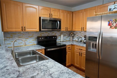 Купить виллу или дом в Майами-Лейкс, Флорида 3 спальни, 134.71м2, № 2033221 - фото 13