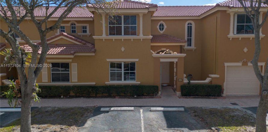 Дом в Майами-Лейкс, Флорида 3 спальни, 134.71м2 № 2033221