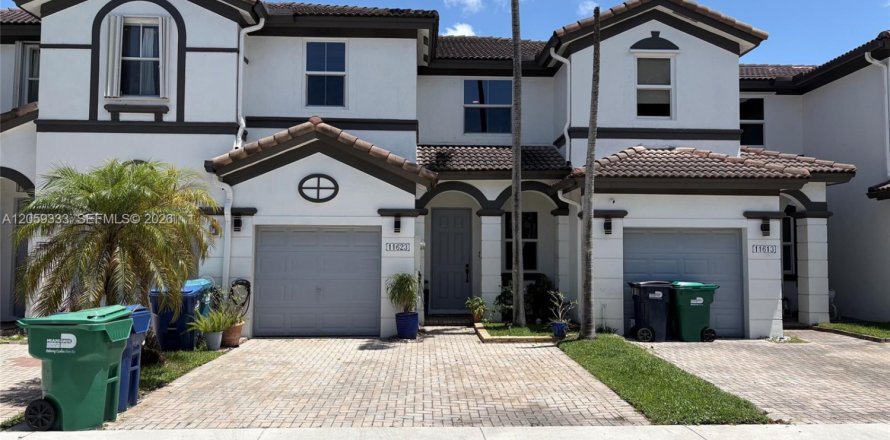 Touwnhouse à Doral, Floride 3 chambres, 141.21 m2 № 2246681