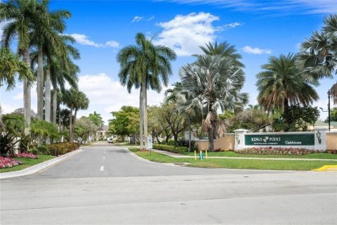 Condominio en venta en Tamarac, Florida, 2 dormitorios, 136.47 m2 № 1217187 - foto 1
