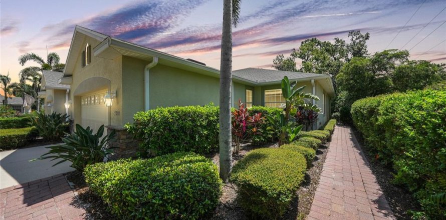House in Venice, Florida 2 bedrooms, 139.82 sq.m. № 1845033