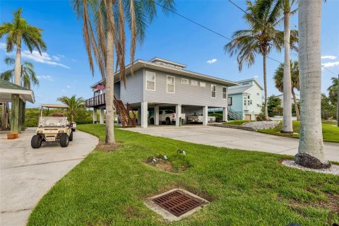 House in Terra Ceia, Florida 4 bedrooms, 163.88 sq.m. № 2217574 - photo 2