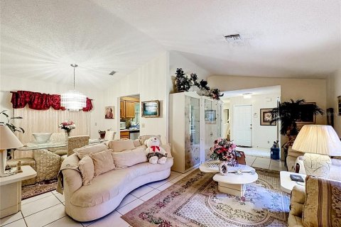 House in West Palm Beach, Florida 4 bedrooms, 180.79 sq.m. № 2166231 - photo 15