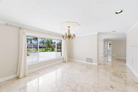 House in Saint Petersburg, Florida 4 bedrooms, 362.41 sq.m. № 2099100 - photo 11