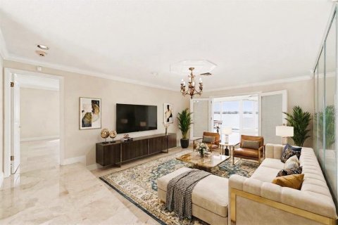 House in Saint Petersburg, Florida 4 bedrooms, 362.41 sq.m. № 2099100 - photo 8