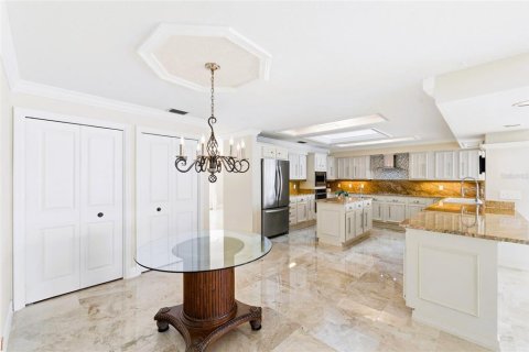 House in Saint Petersburg, Florida 4 bedrooms, 362.41 sq.m. № 2099100 - photo 14