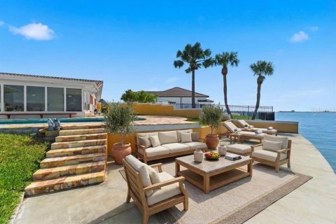 House in Saint Petersburg, Florida 4 bedrooms, 362.41 sq.m. № 2099100 - photo 30