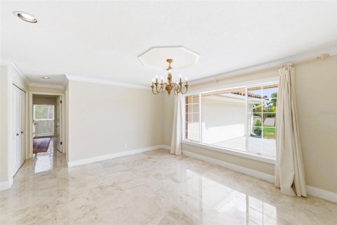 House in Saint Petersburg, Florida 4 bedrooms, 362.41 sq.m. № 2099100 - photo 12