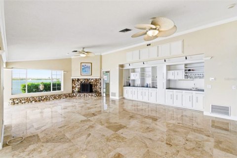 House in Saint Petersburg, Florida 4 bedrooms, 362.41 sq.m. № 2099100 - photo 23