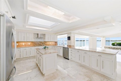 House in Saint Petersburg, Florida 4 bedrooms, 362.41 sq.m. № 2099100 - photo 16