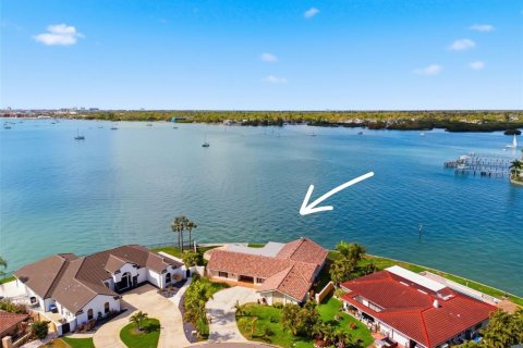 House in Saint Petersburg, Florida 4 bedrooms, 362.41 sq.m. № 2099100 - photo 2