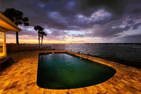House in Saint Petersburg, Florida 4 bedrooms, 362.41 sq.m. № 2099100 - photo 26