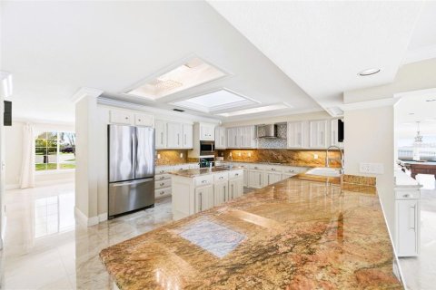 House in Saint Petersburg, Florida 4 bedrooms, 362.41 sq.m. № 2099100 - photo 17