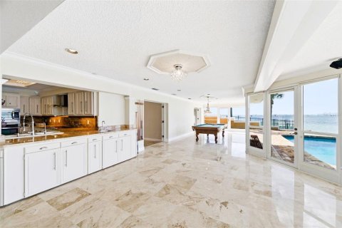 House in Saint Petersburg, Florida 4 bedrooms, 362.41 sq.m. № 2099100 - photo 25