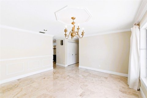House in Saint Petersburg, Florida 4 bedrooms, 362.41 sq.m. № 2099100 - photo 13