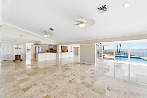 House in Saint Petersburg, Florida 4 bedrooms, 362.41 sq.m. № 2099100 - photo 21