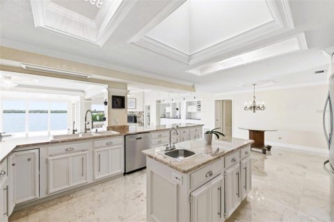House in Saint Petersburg, Florida 4 bedrooms, 362.41 sq.m. № 2099100 - photo 20