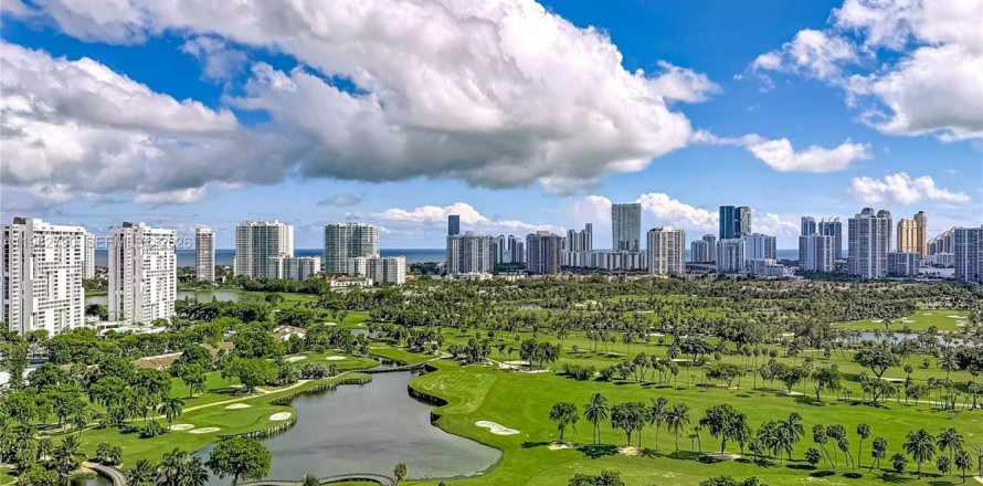 Condo à Aventura, Floride, 2 chambres  № 2049263