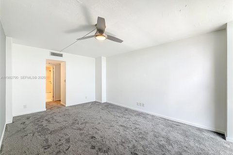 Copropriété à vendre à Aventura, Floride: 2 chambres, 107.49 m2 № 2049263 - photo 22