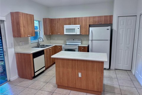 Casa en alquiler en Homestead, Florida, 2 dormitorios, 108.32 m2 № 1929035 - foto 3