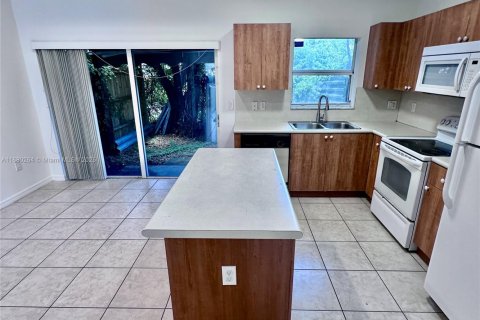 Casa en alquiler en Homestead, Florida, 2 dormitorios, 108.32 m2 № 1929035 - foto 4