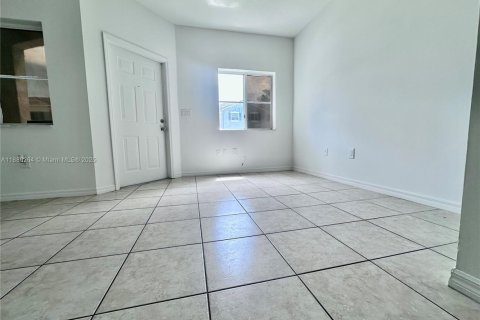 Casa en alquiler en Homestead, Florida, 2 dormitorios, 108.32 m2 № 1929035 - foto 6