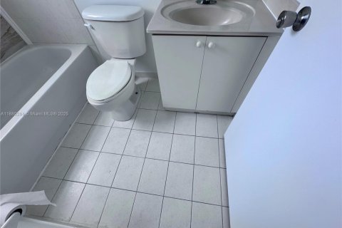 Casa en alquiler en Homestead, Florida, 2 dormitorios, 108.32 m2 № 1929035 - foto 15