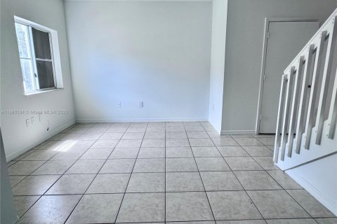 Casa en alquiler en Homestead, Florida, 2 dormitorios, 108.32 m2 № 1929035 - foto 7