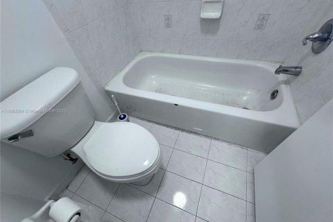 Casa en alquiler en Homestead, Florida, 2 dormitorios, 108.32 m2 № 1929035 - foto 21