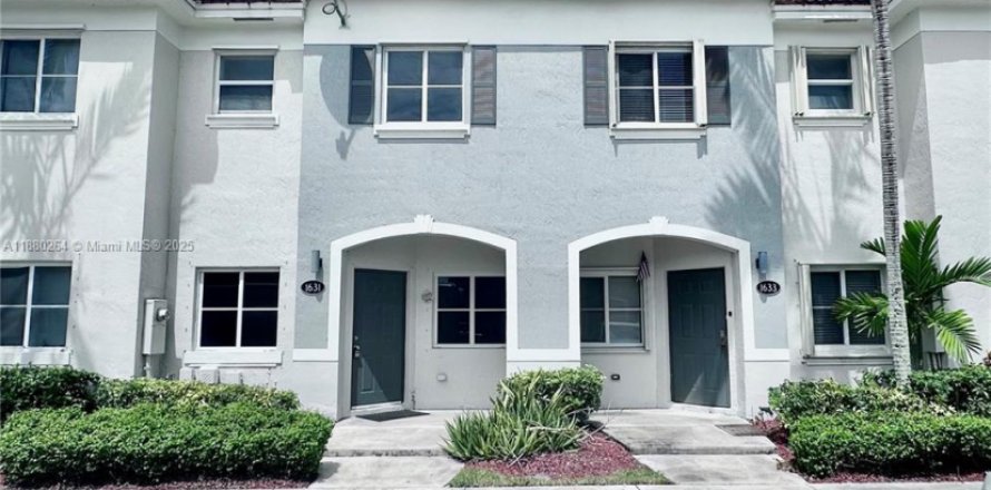 Casa en Homestead, Florida 2 dormitorios, 108.32 m2 № 1929035