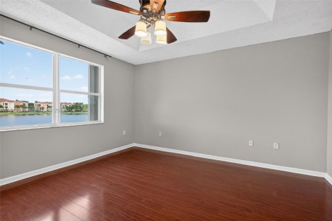 Townhouse in Miramar, Florida 3 bedrooms, 179.49 sq.m. № 1999481 - photo 10