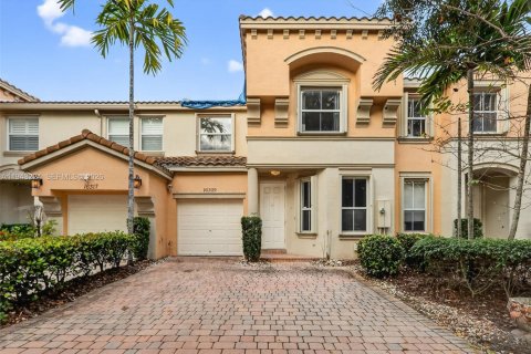 Townhouse in Miramar, Florida 3 bedrooms, 179.49 sq.m. № 1999481 - photo 7