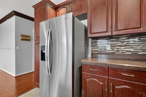 Townhouse in Miramar, Florida 3 bedrooms, 179.49 sq.m. № 1999481 - photo 5