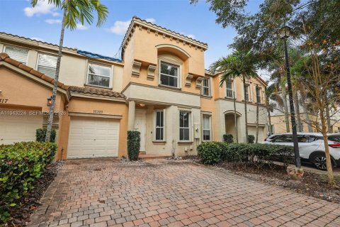 Townhouse in Miramar, Florida 3 bedrooms, 179.49 sq.m. № 1999481 - photo 8