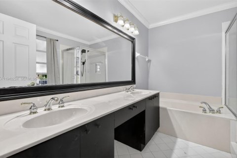 Townhouse in Miramar, Florida 3 bedrooms, 179.49 sq.m. № 1999481 - photo 24