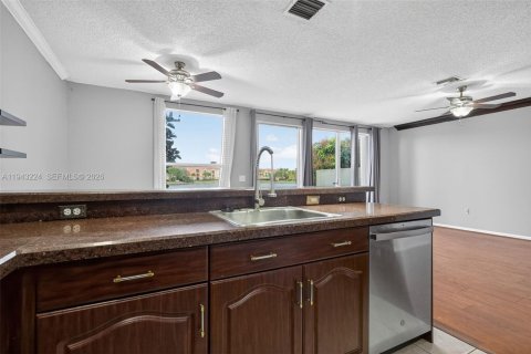 Townhouse in Miramar, Florida 3 bedrooms, 179.49 sq.m. № 1999481 - photo 17