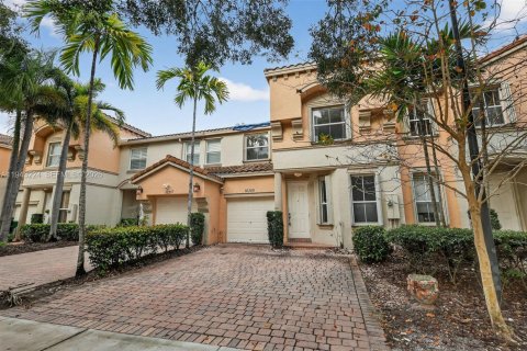 Townhouse in Miramar, Florida 3 bedrooms, 179.49 sq.m. № 1999481